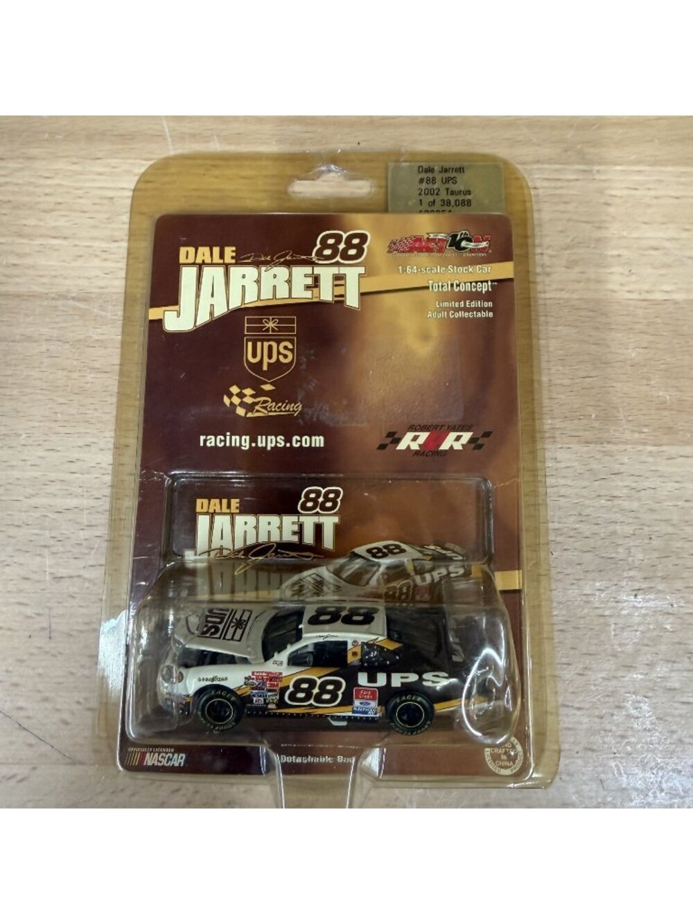 1:64 ACTION 2002 #88 UPS FORD TAURUS DALE JARRETT HOOD OPEN TOTAL CONCEPT